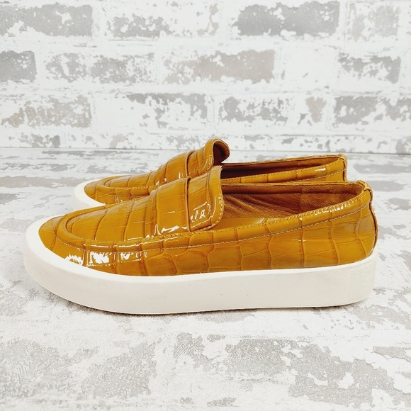 New Vince Women's Ghita Tan Patent Leather  Slip-ons Sneaker K432 - Picture 2 of 12